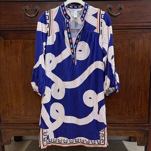 Diane Von Furstenberg 100% Silk Blue and White Patterned Tunic Dress w/pockets.